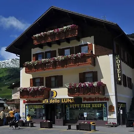 Della Luna Hotel